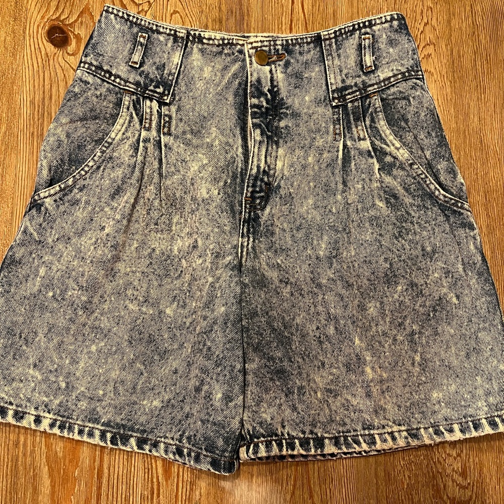 VINTAGE Rumble Seats Brand Acid Wash High Rise Pleated Shorts size 12